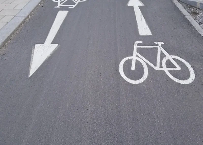 Oznakowanie ścieżki rowerowej z piktogramem roweru